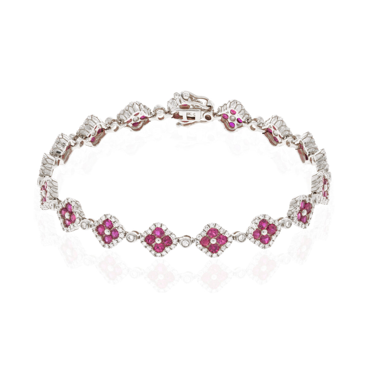 Timeless clover inspired bracelet with precious stones and a diamond halo. Crafted with attention.