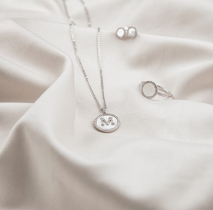 HOW TO WEAR INITIAL NECKLACES