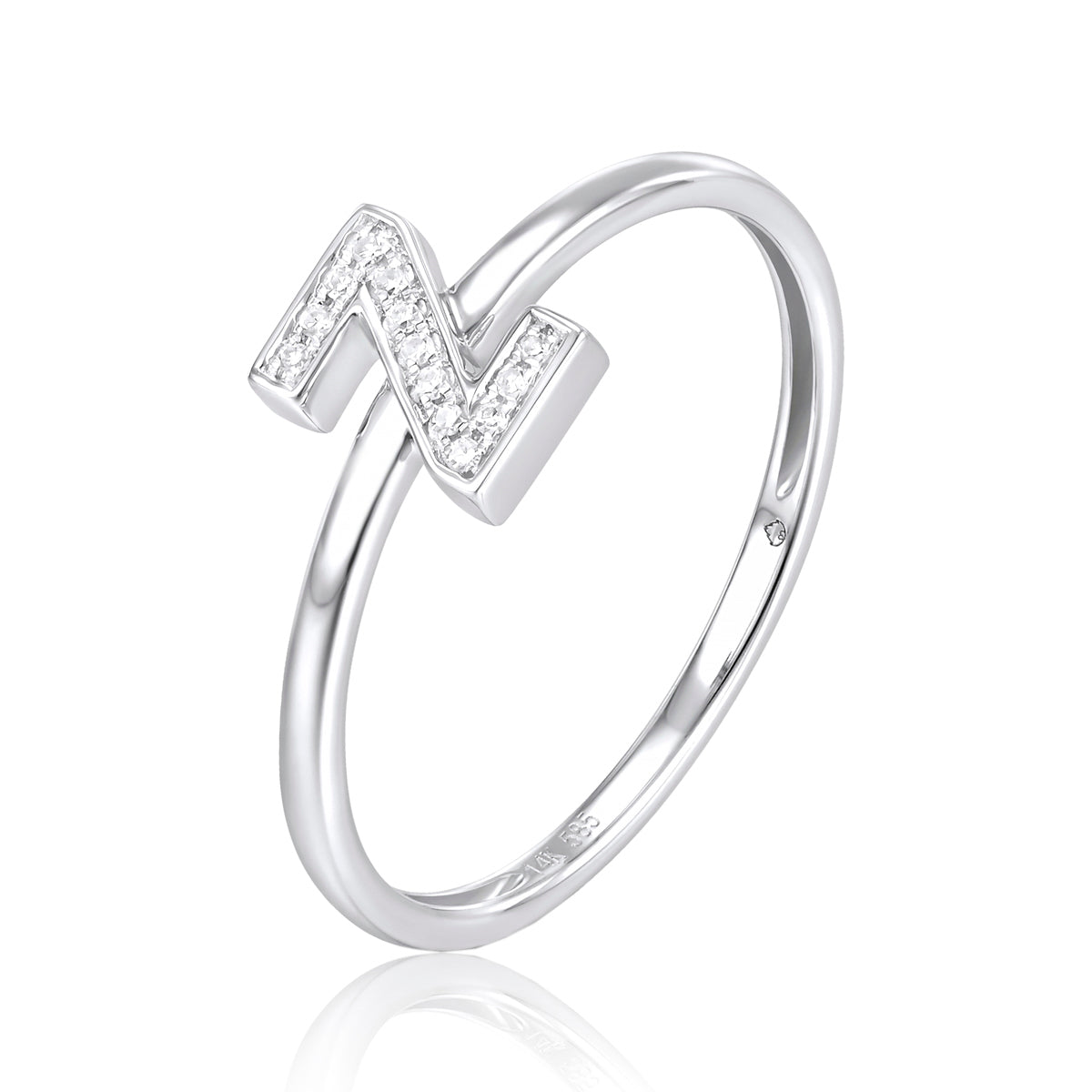 Block Initial Ring blends trends and timeless allure, making a distinct personalized statement.