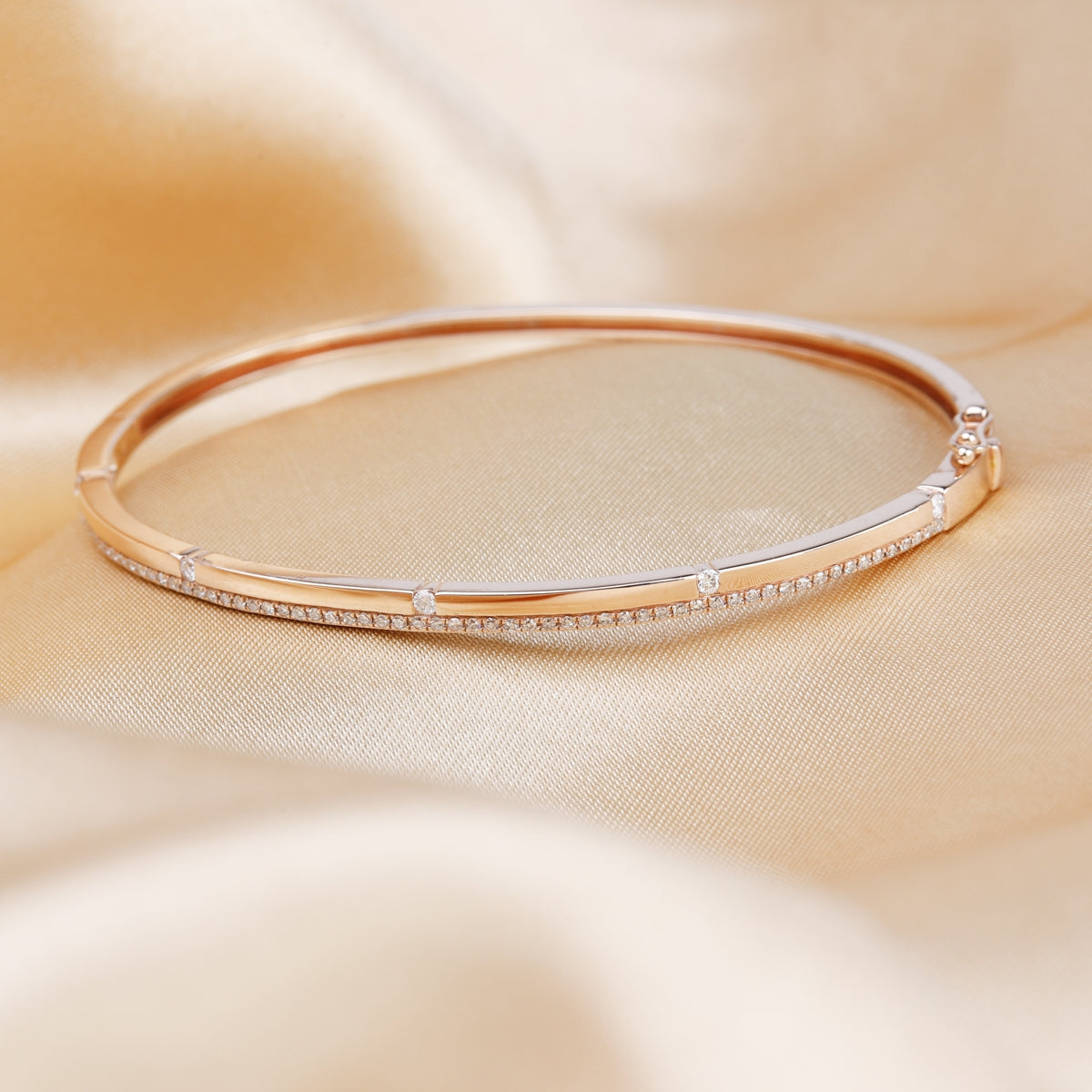 Weightless Shelf Bangle