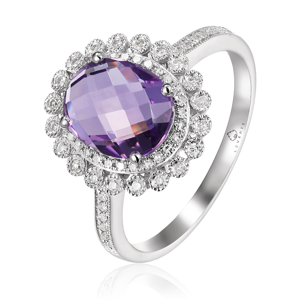Intricately carved floral patterns and gemstones in the center adds to the ring's luxurious aura. 