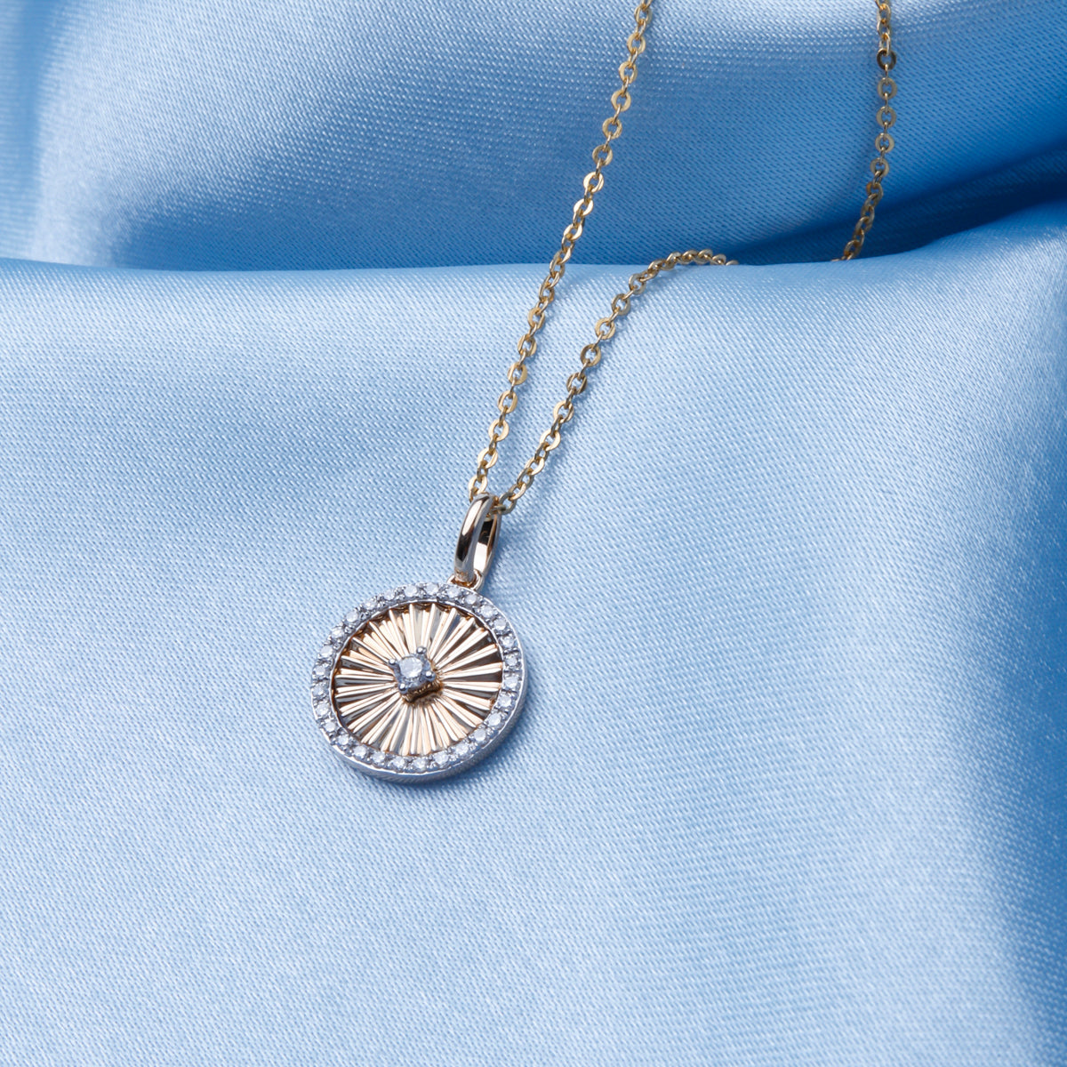 Medallion Round Necklace