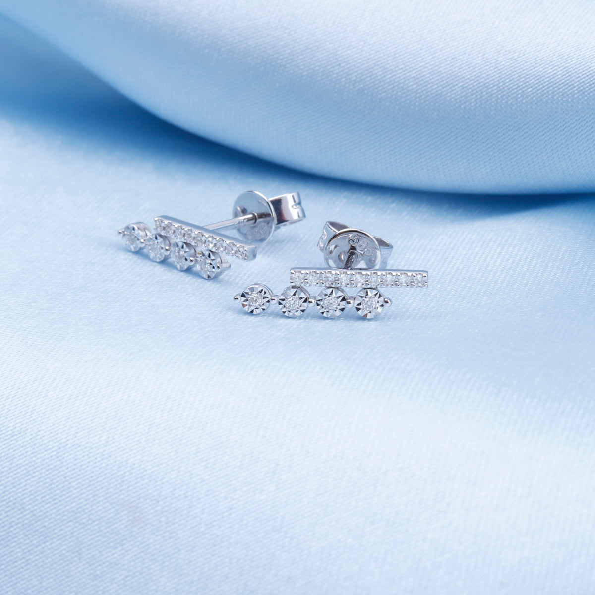 A captivating design with a row of round diamonds colliding with a sleek bar of diamonds