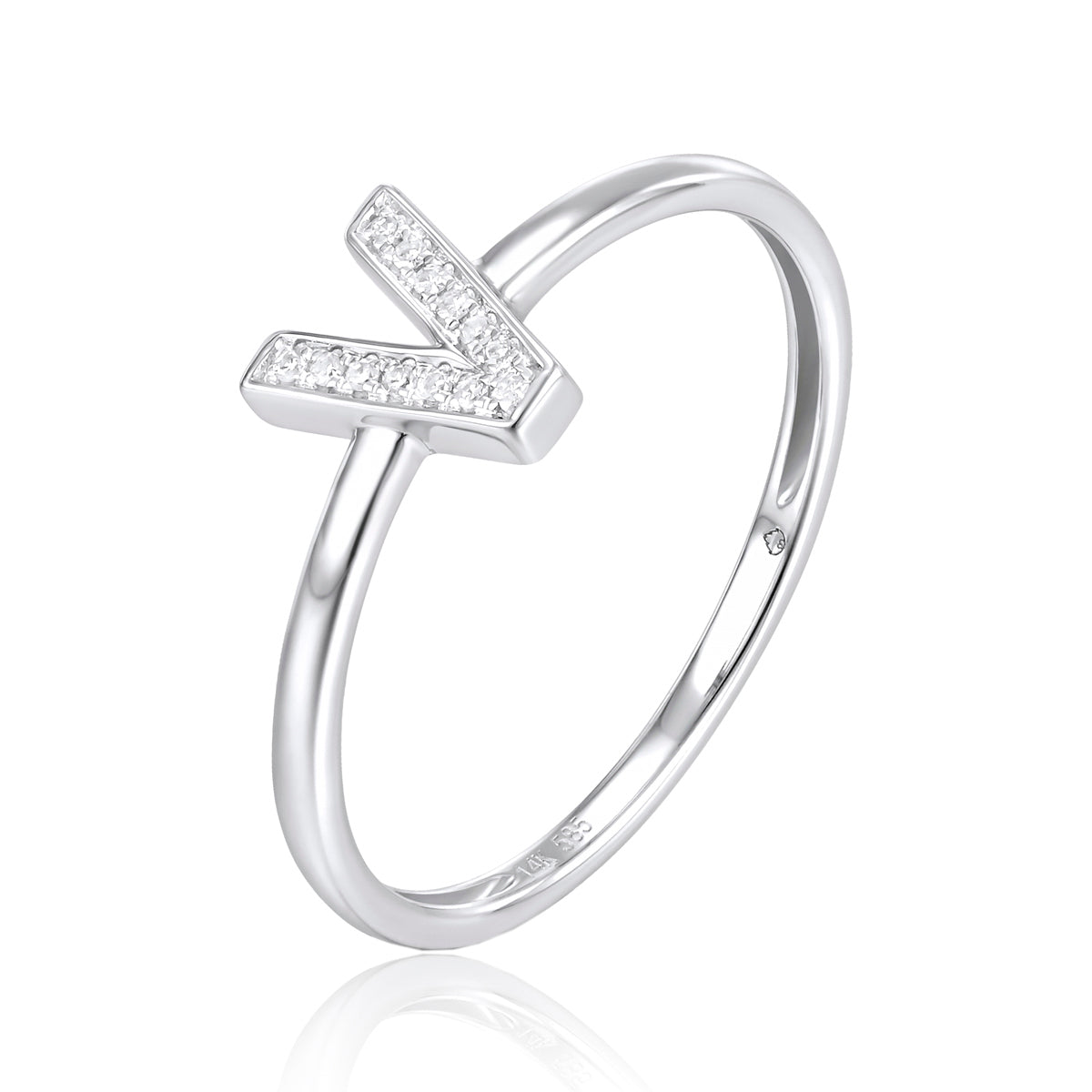 Block Initial Ring blends trends and timeless allure, making a distinct personalized statement.