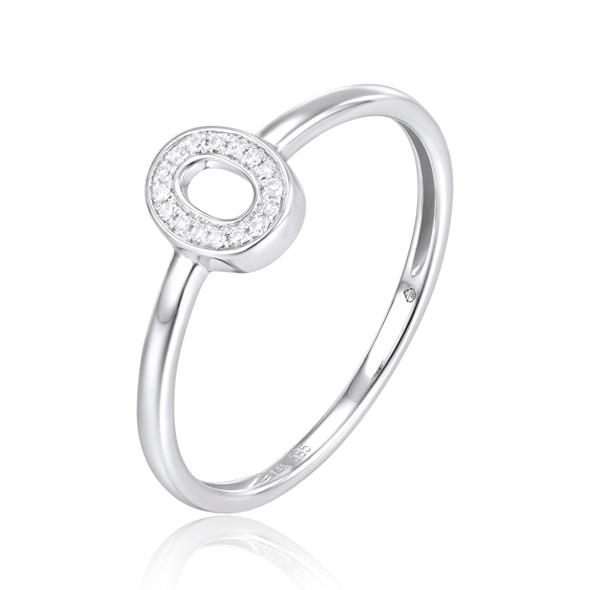 Block Initial Ring blends trends and timeless allure, making a distinct personalized statement.
