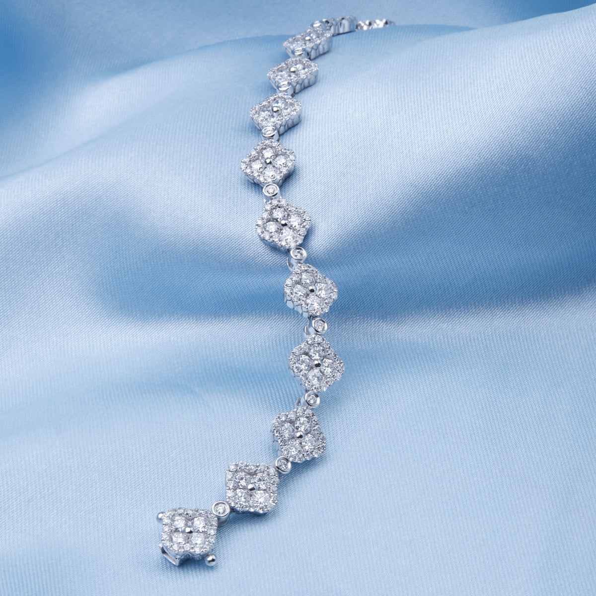 Timeless clover inspired bracelet with precious stones and a diamond halo. Crafted with attention. 