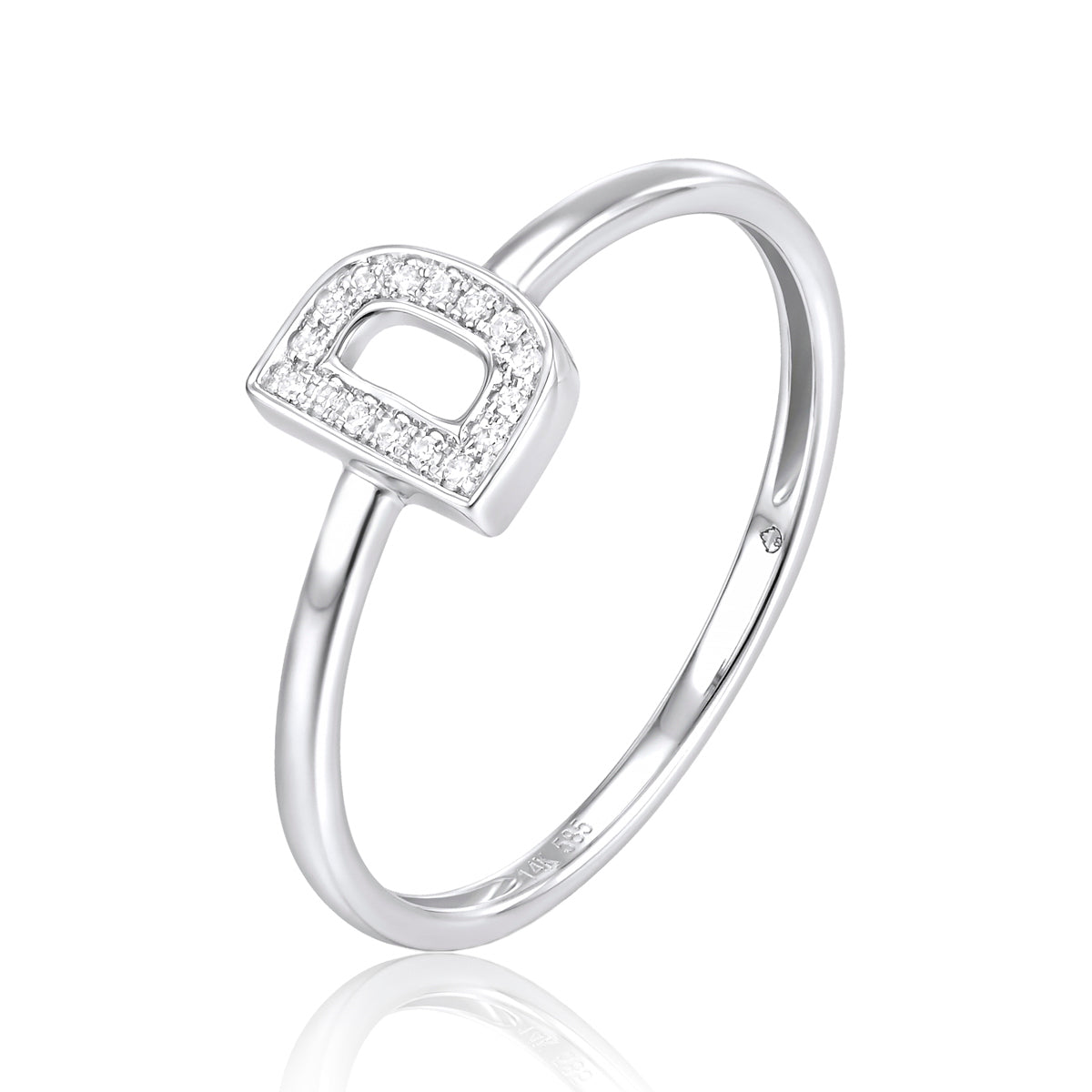 Block Initial Ring blends trends and timeless allure, making a distinct personalized statement.