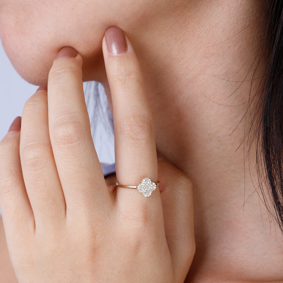 Alhambra Diamond Pave Ring with stunning diamond details. 