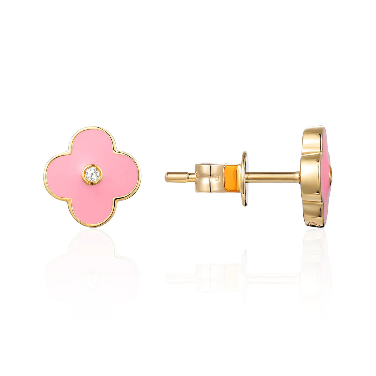 Enamel studs with a clover design. Diamond in its center for a stylish shine. 