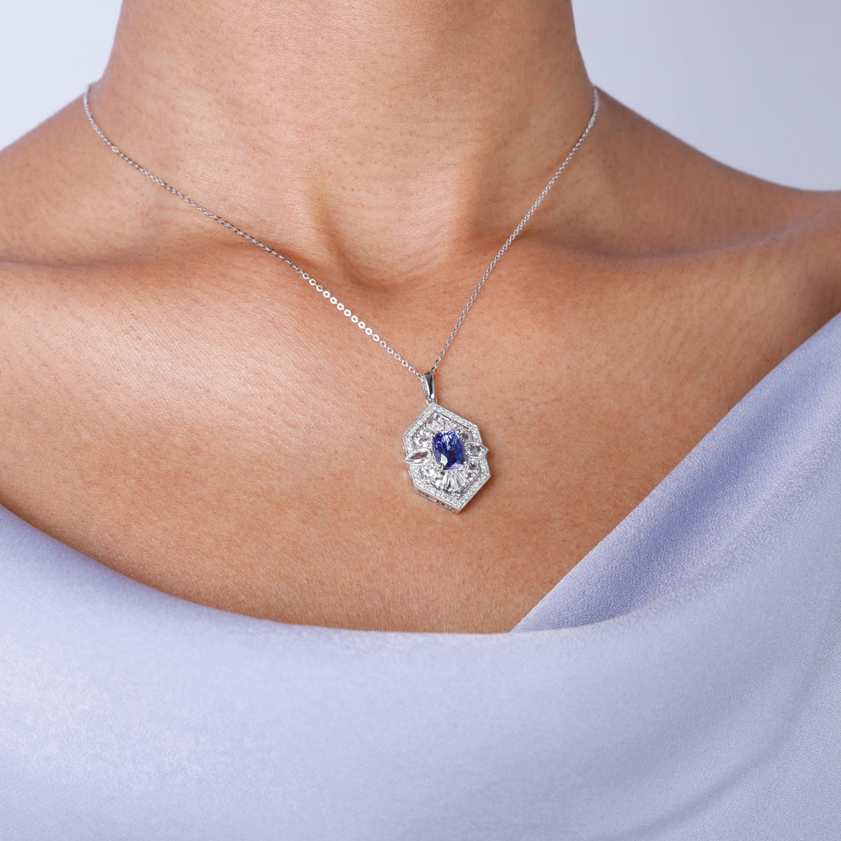 Crafted in vintage style with its timeless beauty, a classic precious stone necklace.