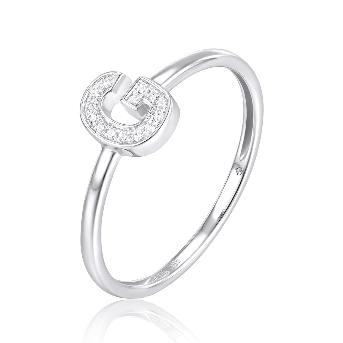 Block Initial Ring blends trends and timeless allure, making a distinct personalized statement.