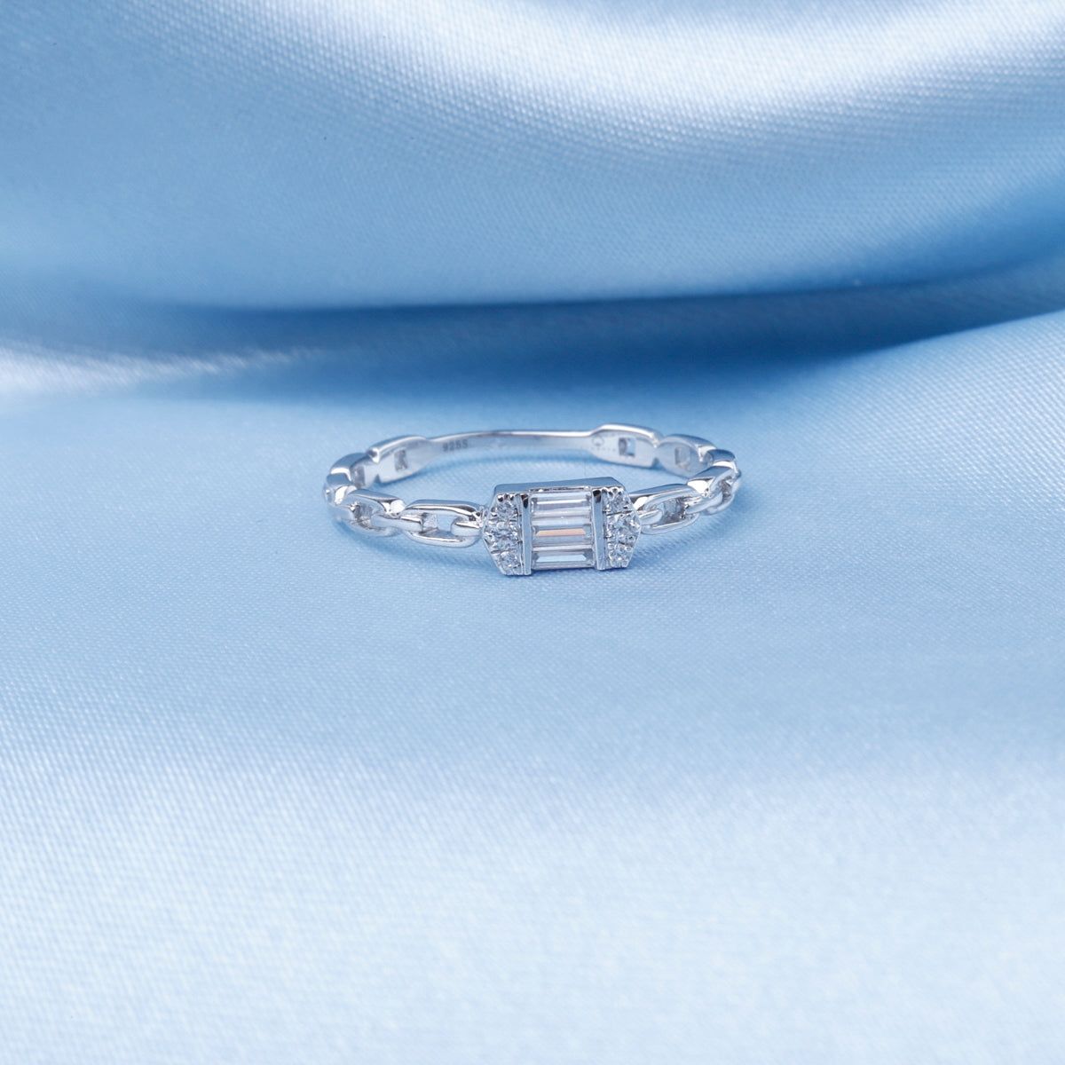 A dainty statement piece with a center baguette cut diamond with a chain link design. 