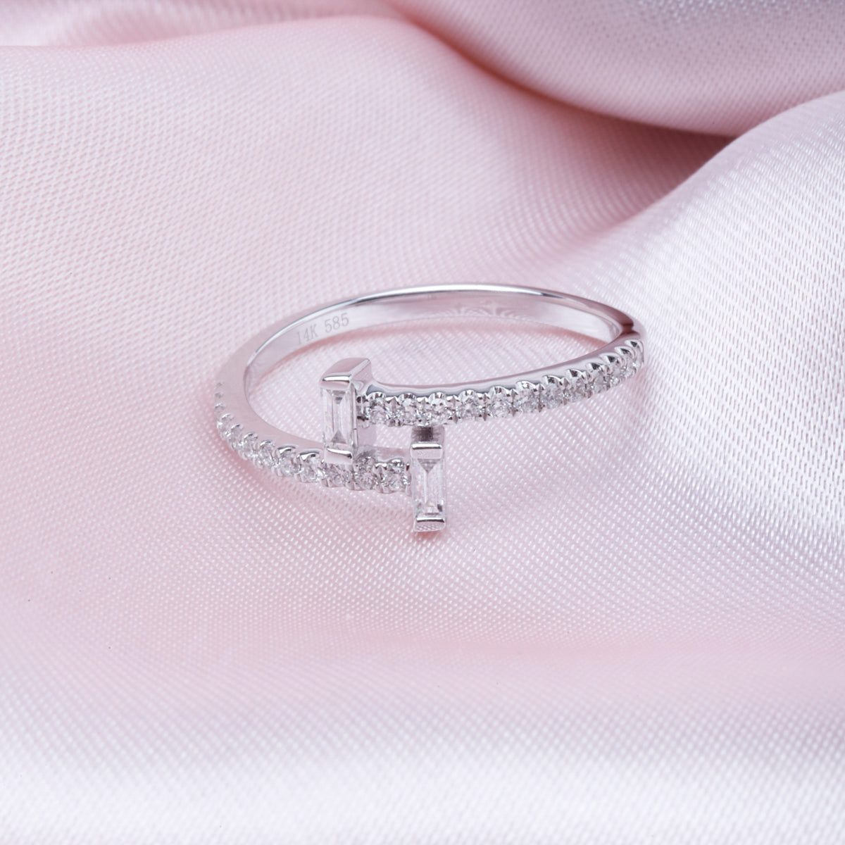 Pavé Split Bar Ring
