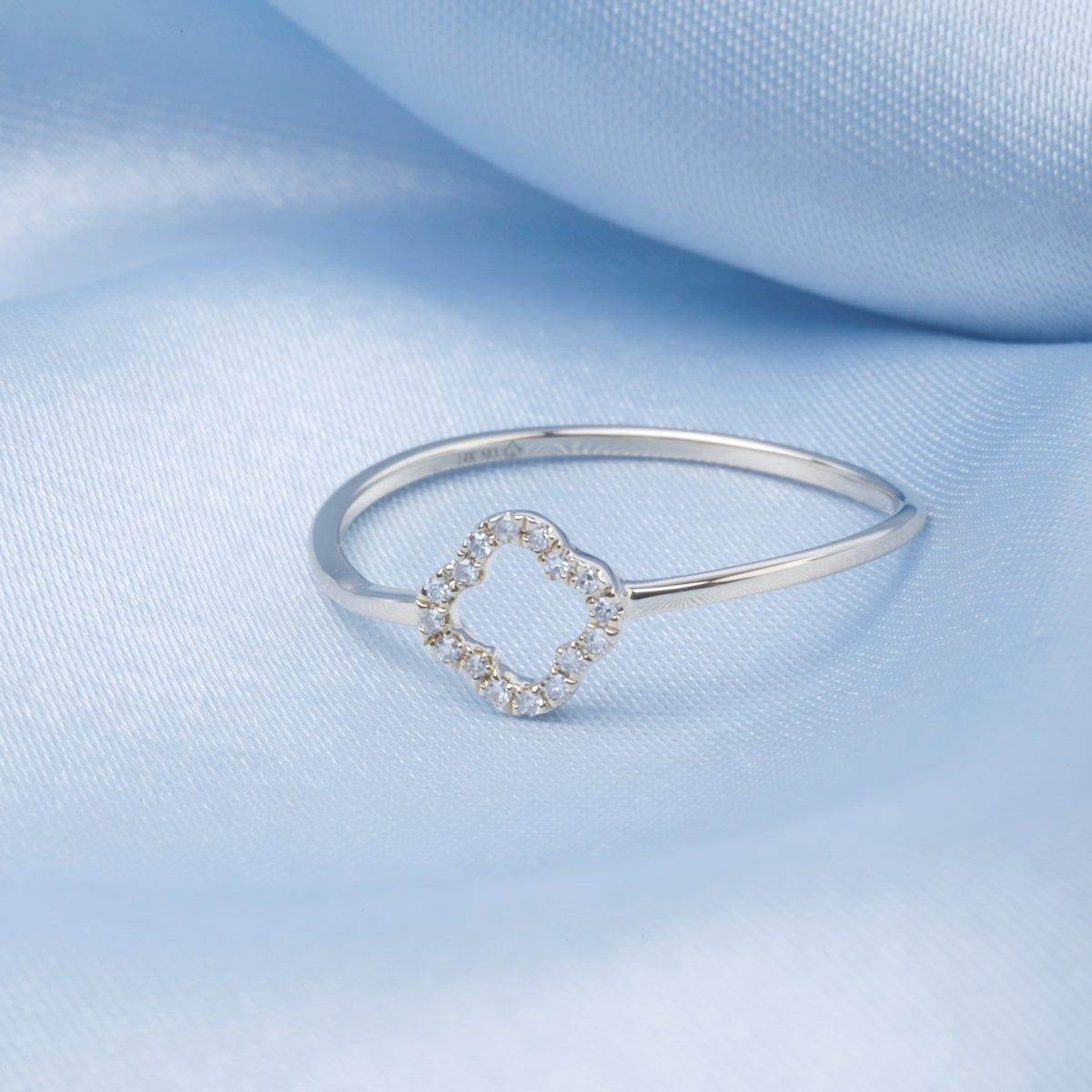 Alhambra Frame Dainty Ring - stunning jewelry featuring a diamond accent. 