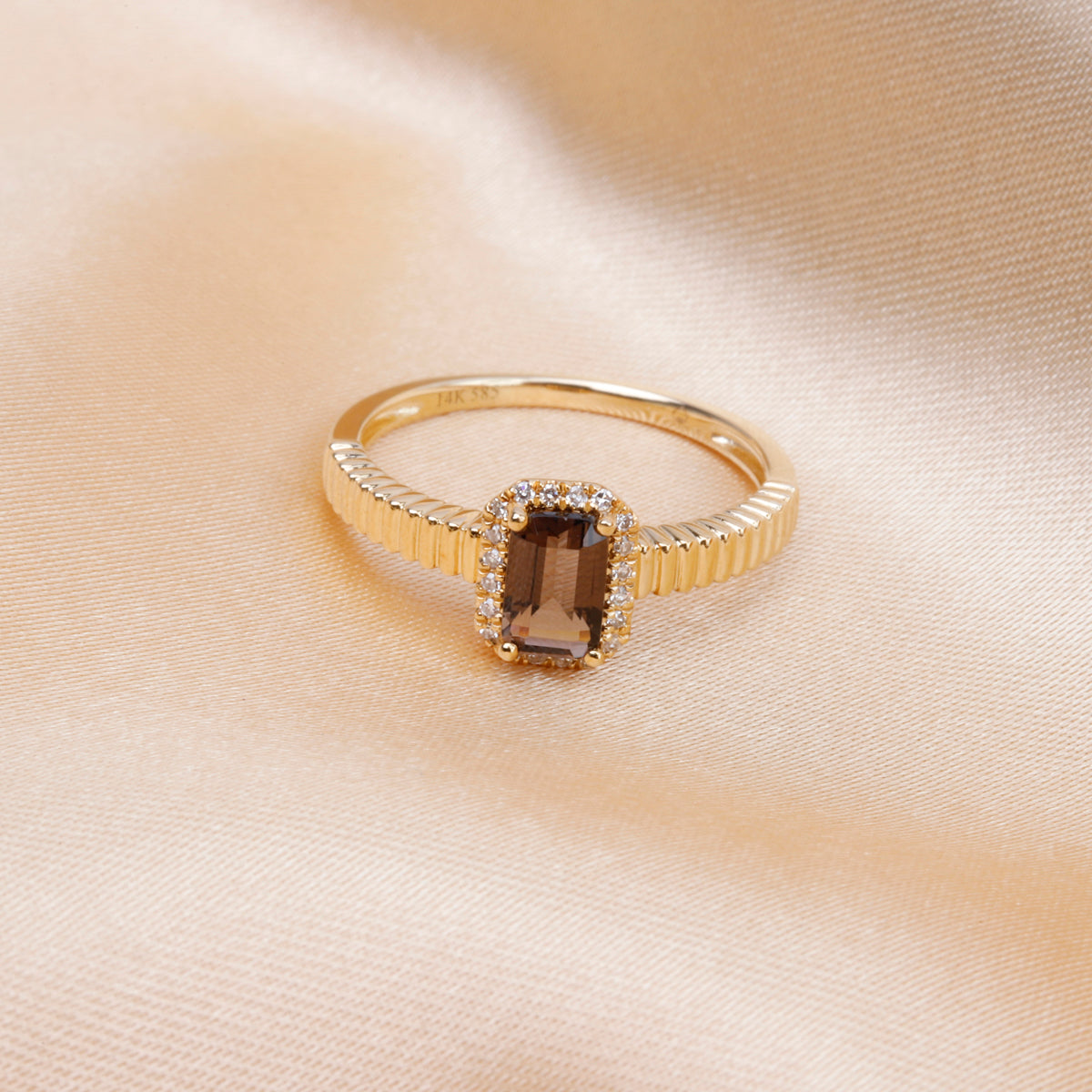 Ribbed Radiant Halo Cut