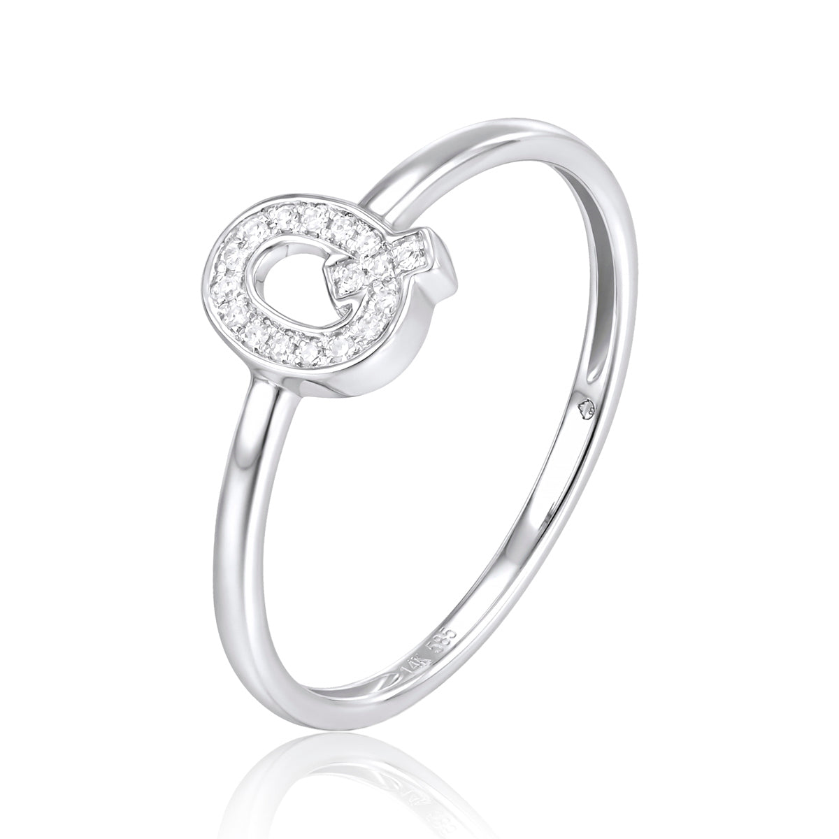 Block Initial Ring blends trends and timeless allure, making a distinct personalized statement.