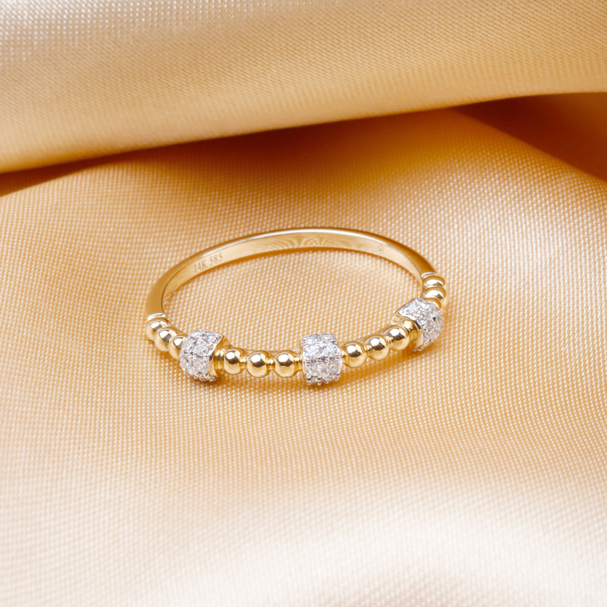 Beaded diamond stacking band features a row of sparkling diamonds perfectly placed around the ring.