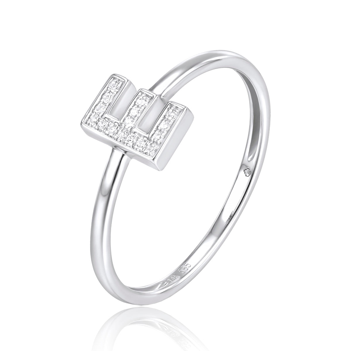 Block Initial Ring blends trends and timeless allure, making a distinct personalized statement.