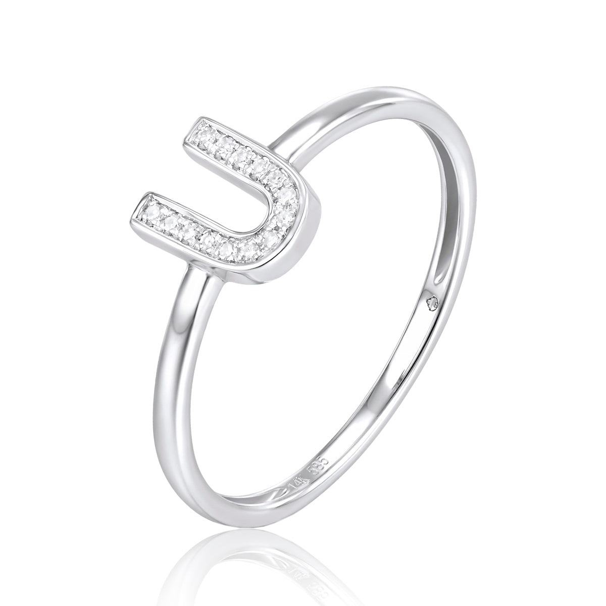 Block Initial Ring blends trends and timeless allure, making a distinct personalized statement.