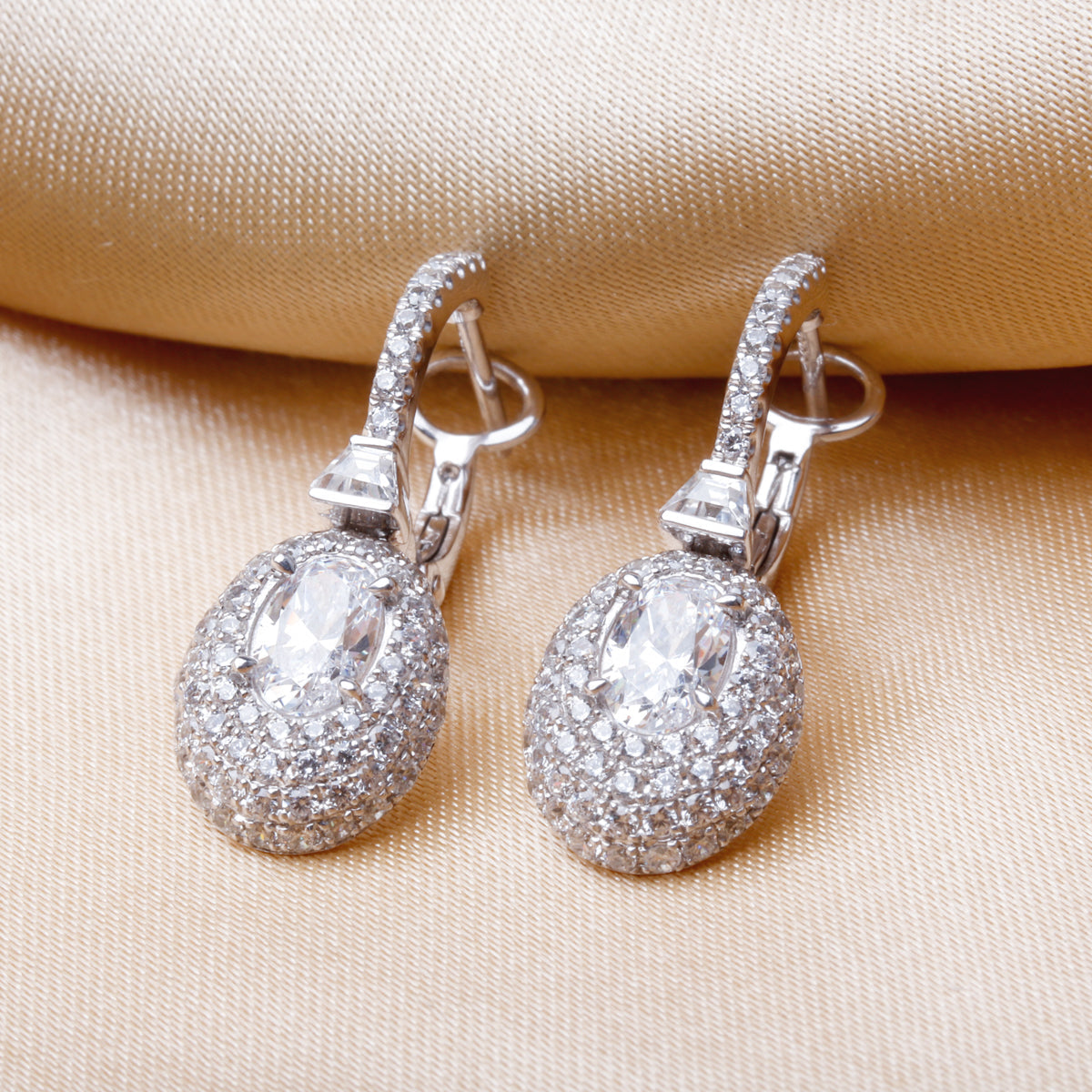 Cluster belt drops set with sparkling diamonds and secure closure for easy wear.