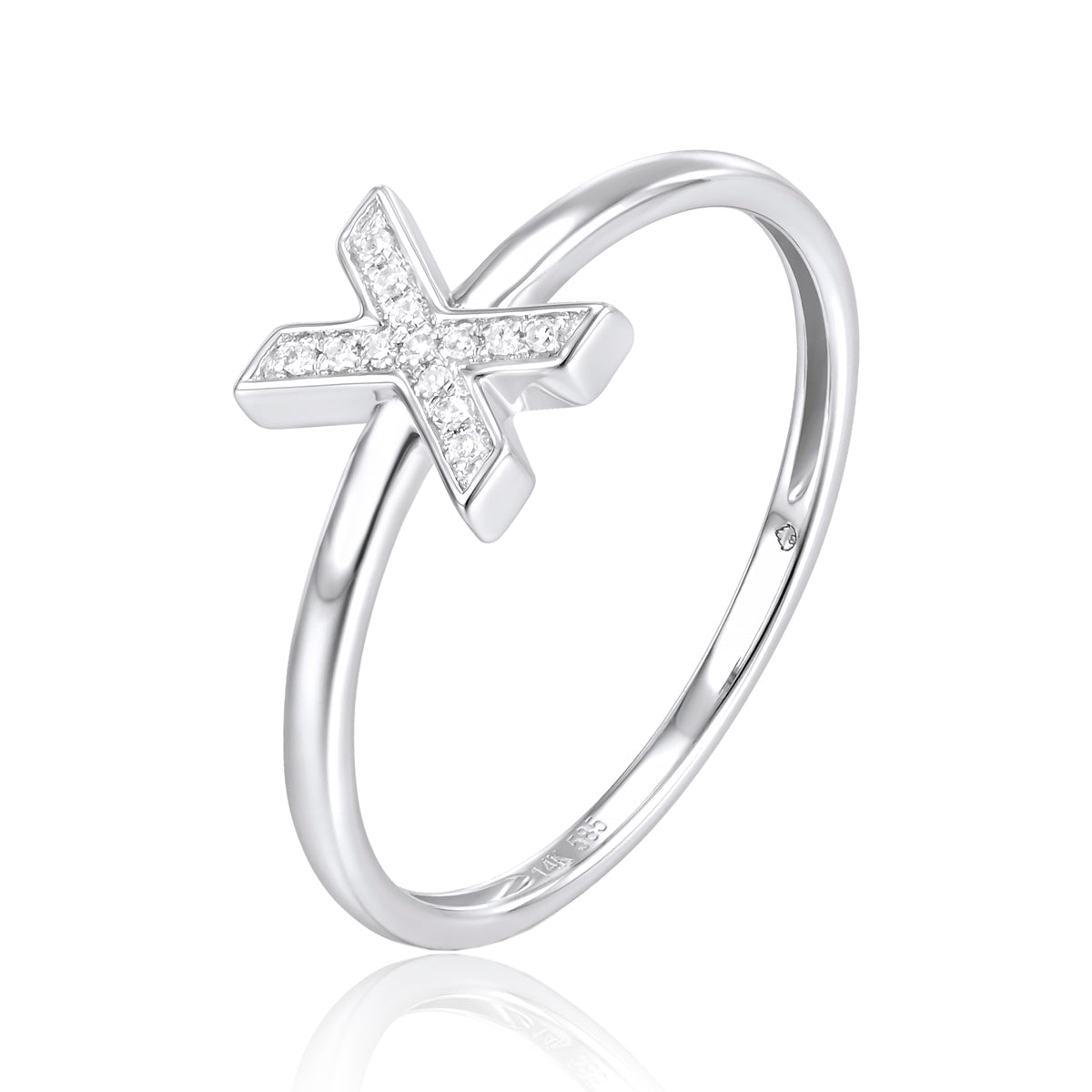 Block Initial Ring blends trends and timeless allure, making a distinct personalized statement.