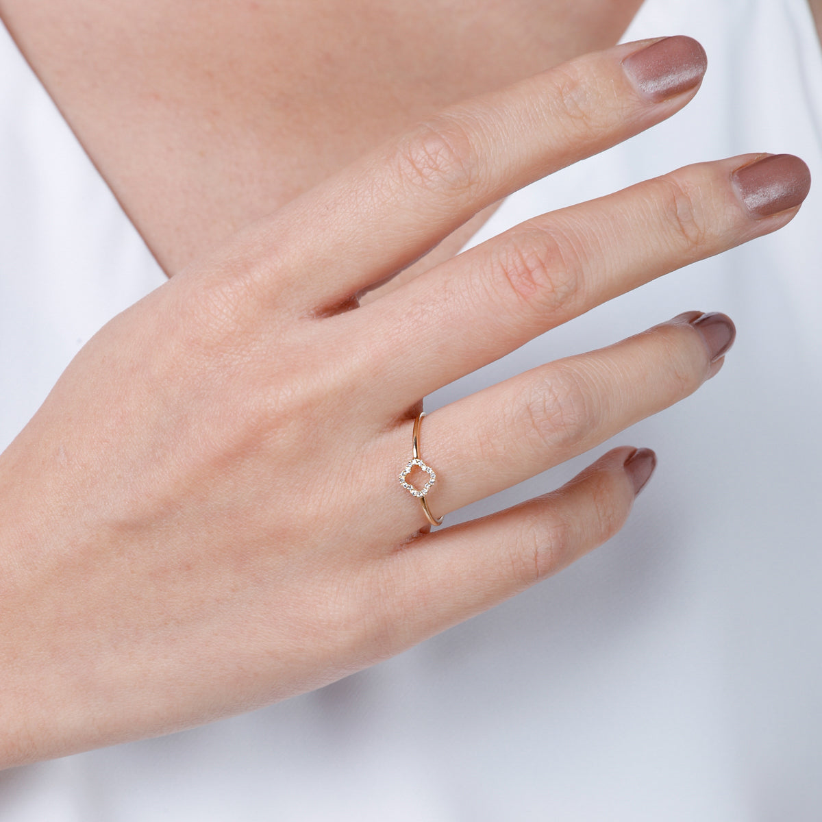 Alhambra Frame Dainty Ring - stunning jewelry featuring a diamond accent. 