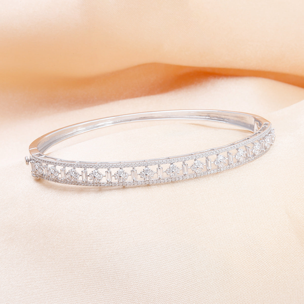 Clover & Baguette Bangle