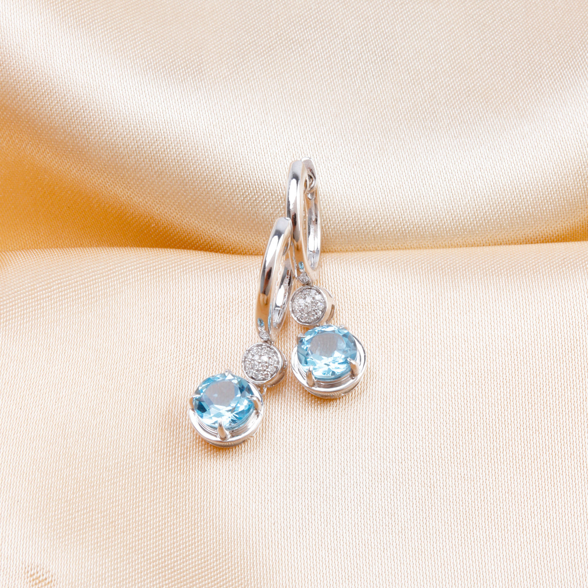 Serenade Round Gem Huggies