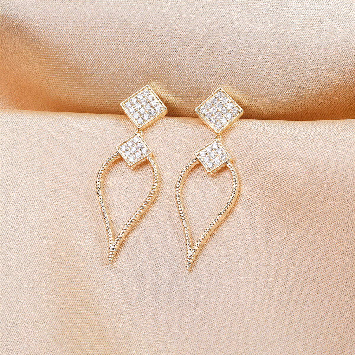 Vintage Gilded Teardrop Earring