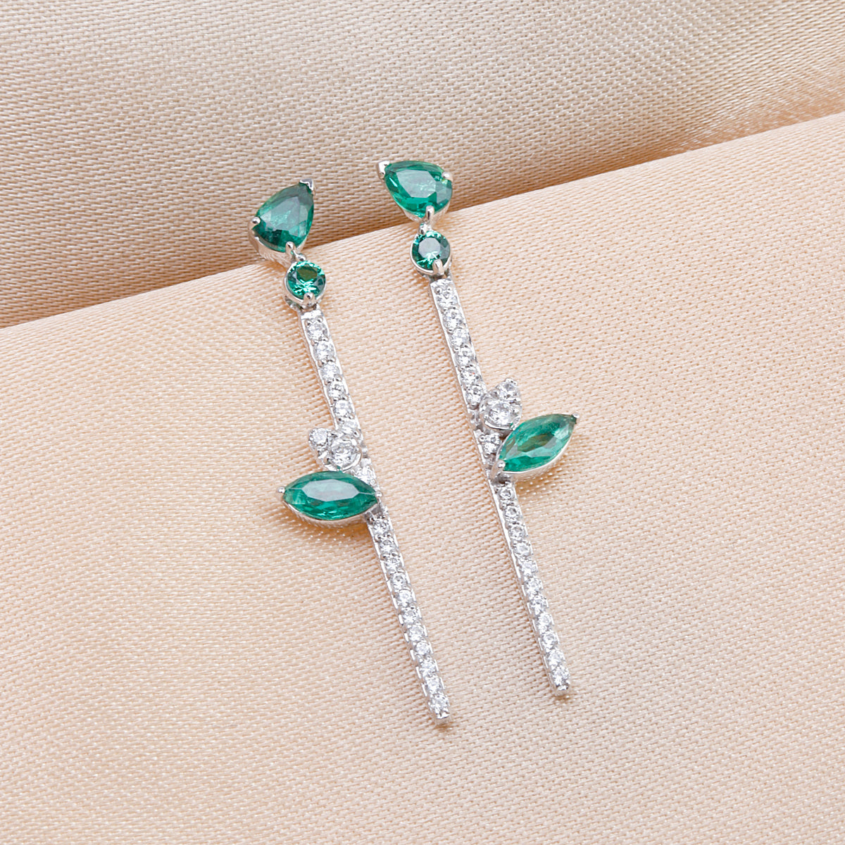 Gilded Vine Bar Earring