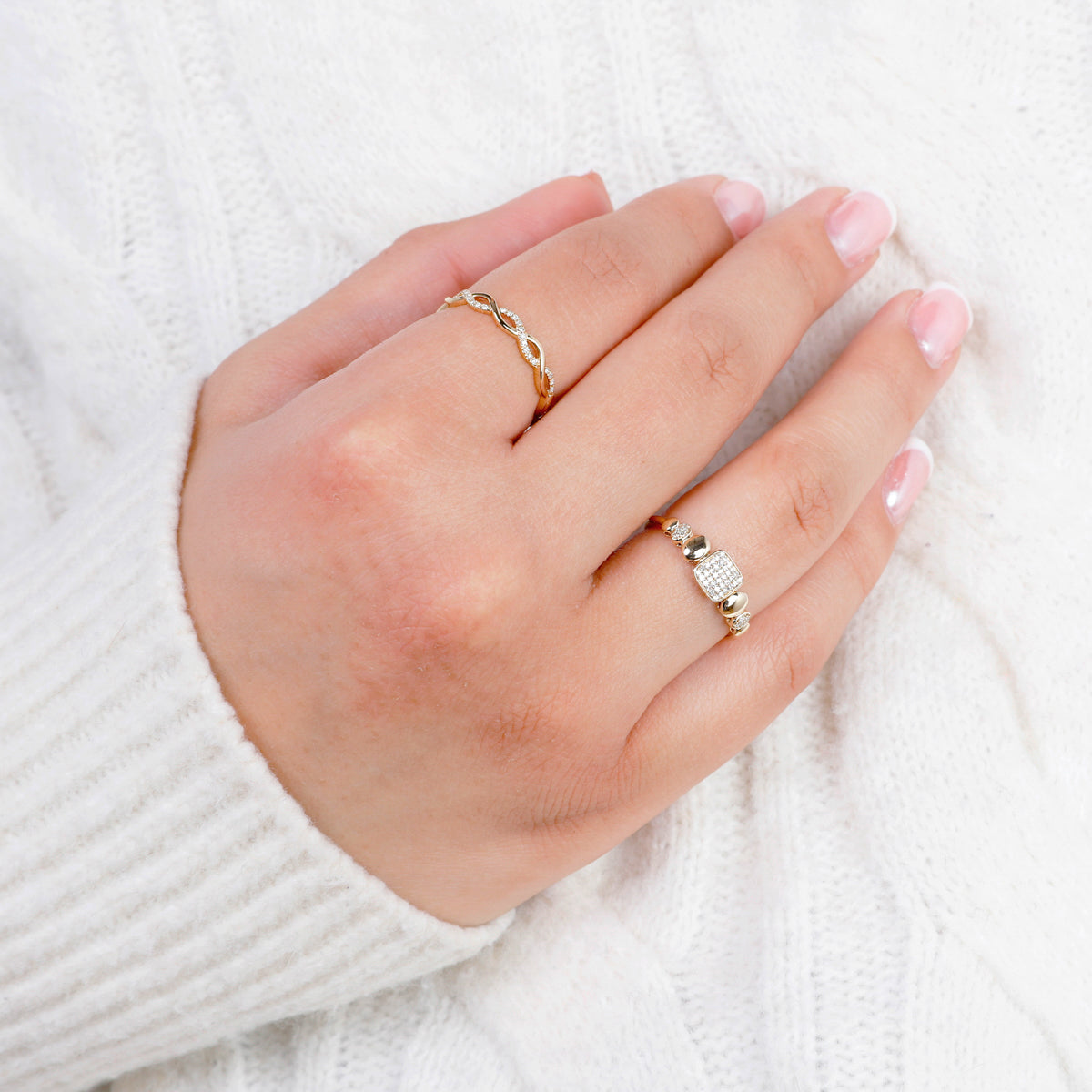 Golden Carré Pave Ring