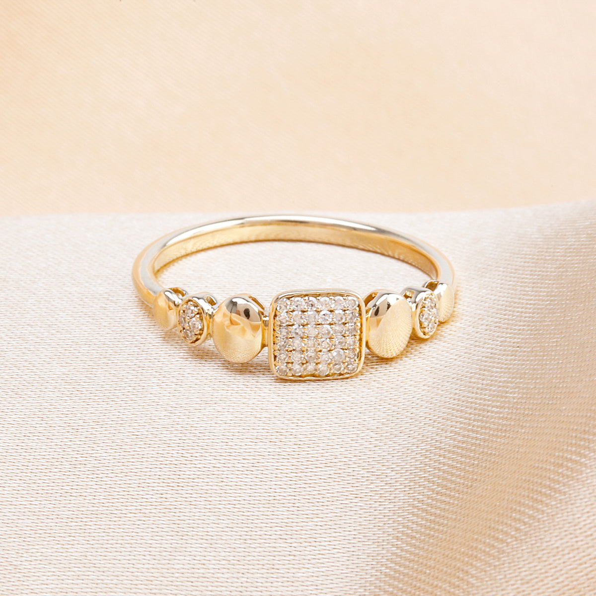 Golden Carré Pave Ring