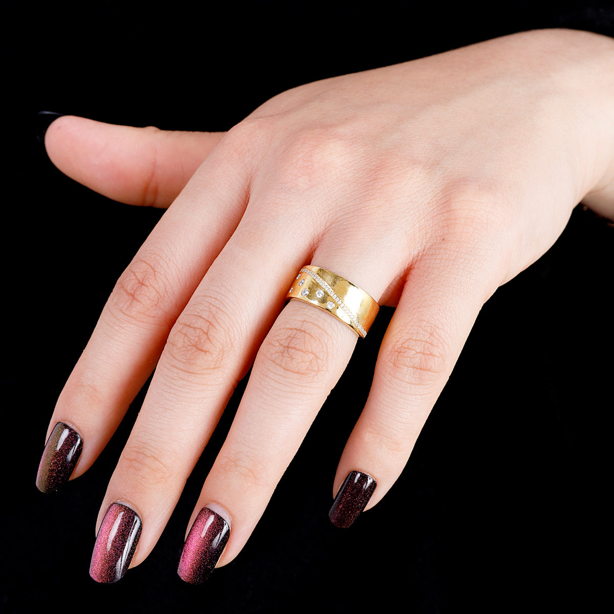 Bold Wave Speckles Diamond Band