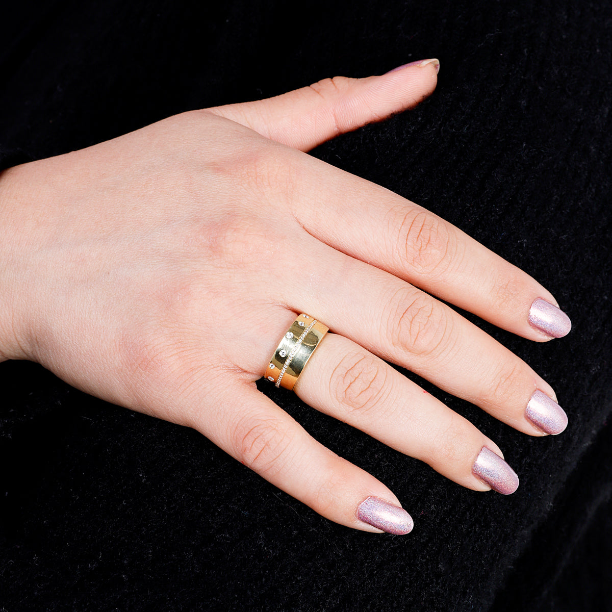 Bold Speckles Diamond Band