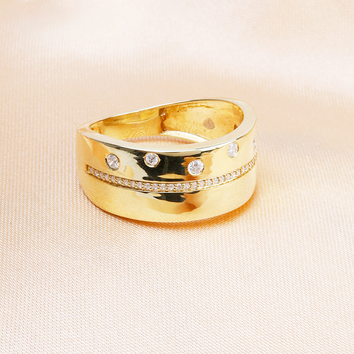 Bold Speckles Diamond Band