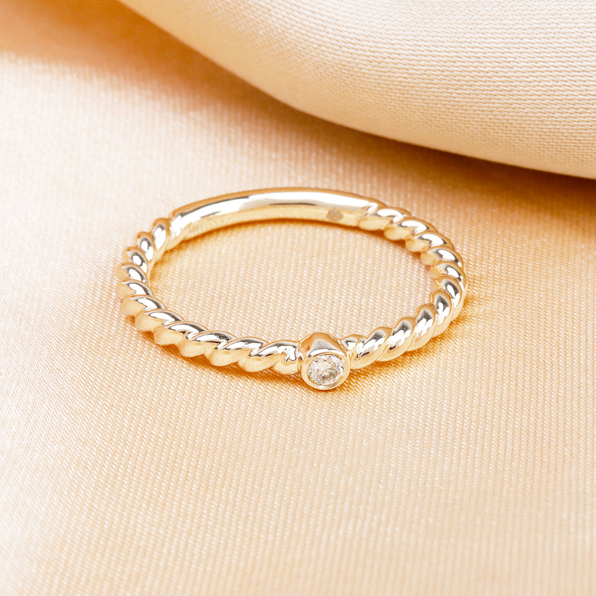 Lumina Twist Ring