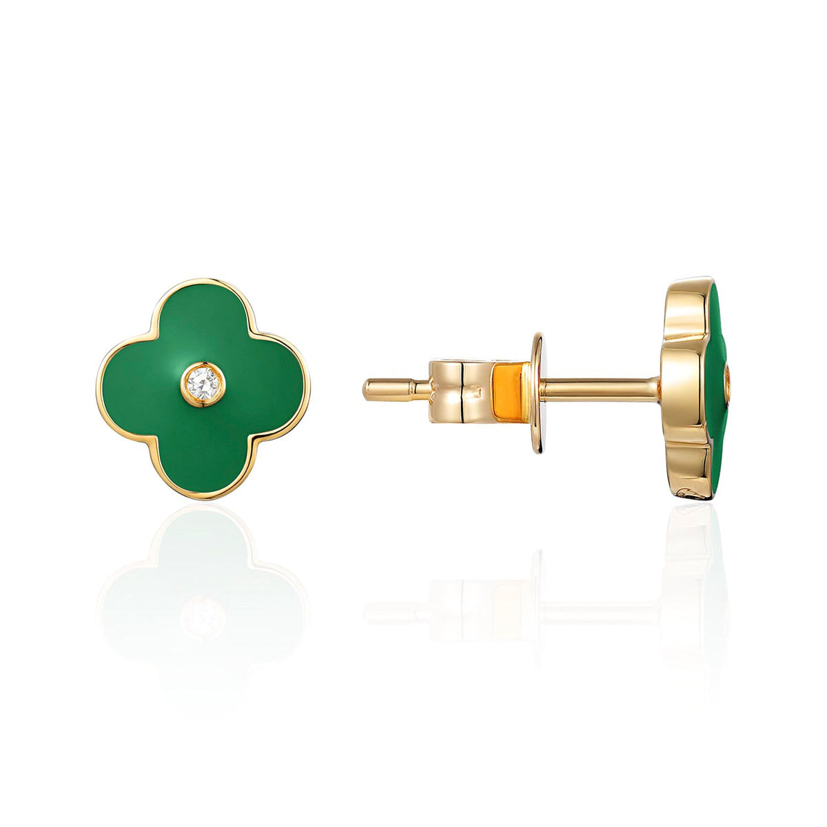 Enamel studs with a clover design. Diamond in its center for a stylish shine. 