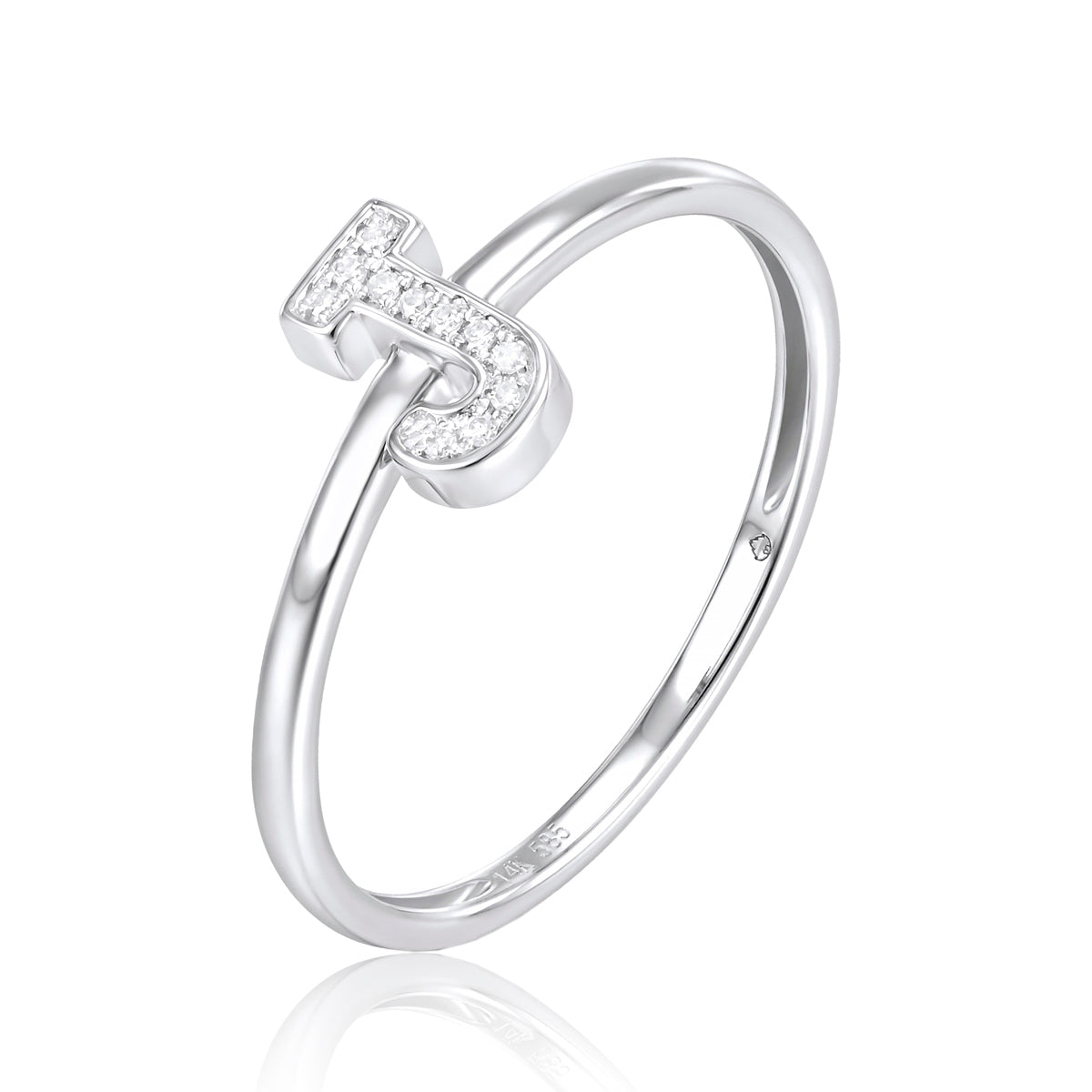 Block Initial Ring blends trends and timeless allure, making a distinct personalized statement.