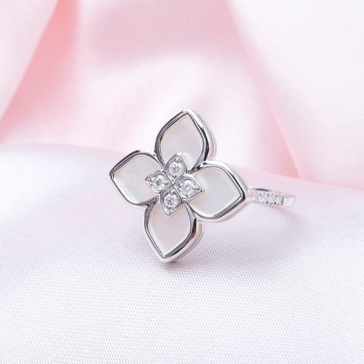 Mother of Pearl Flower Ring