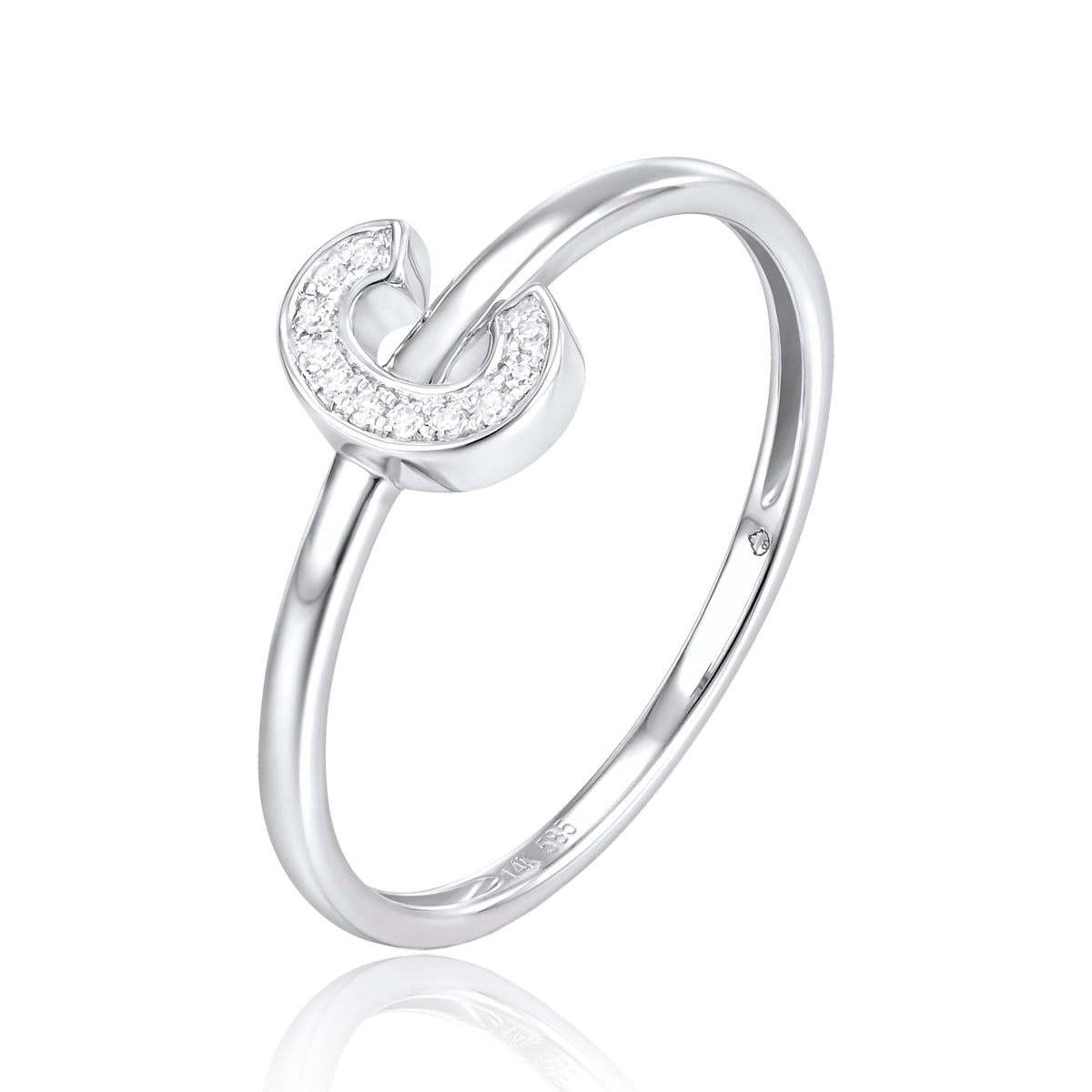 Block Initial Ring blends trends and timeless allure, making a distinct personalized statement.