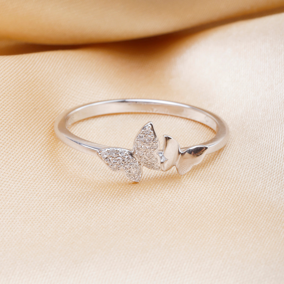 Embellished with high-quality diamonds, the intricate design of butterflies adds timeless beauty