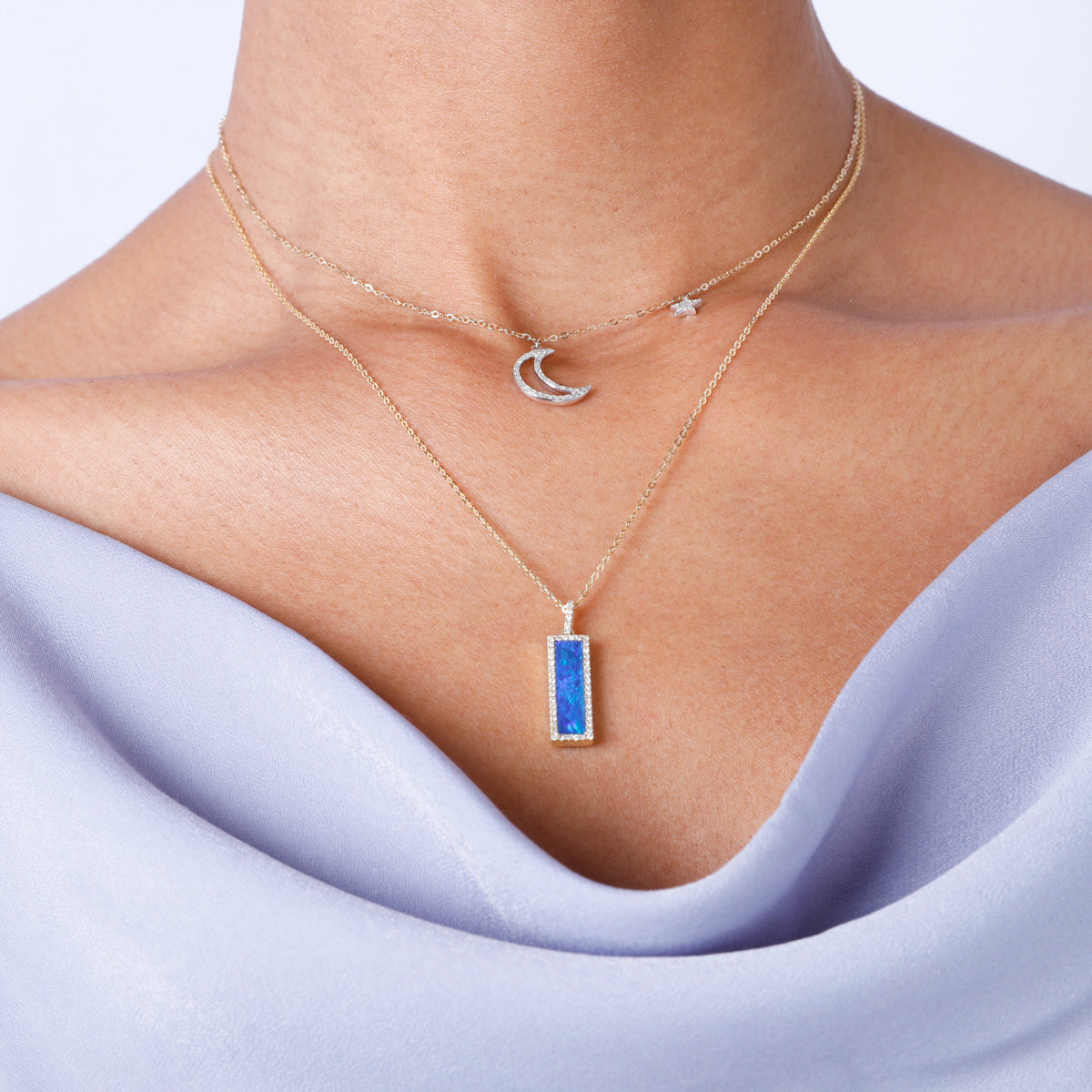 Handcrafted with an intricate crescent and star embellished with diamonds, create a majestic aura