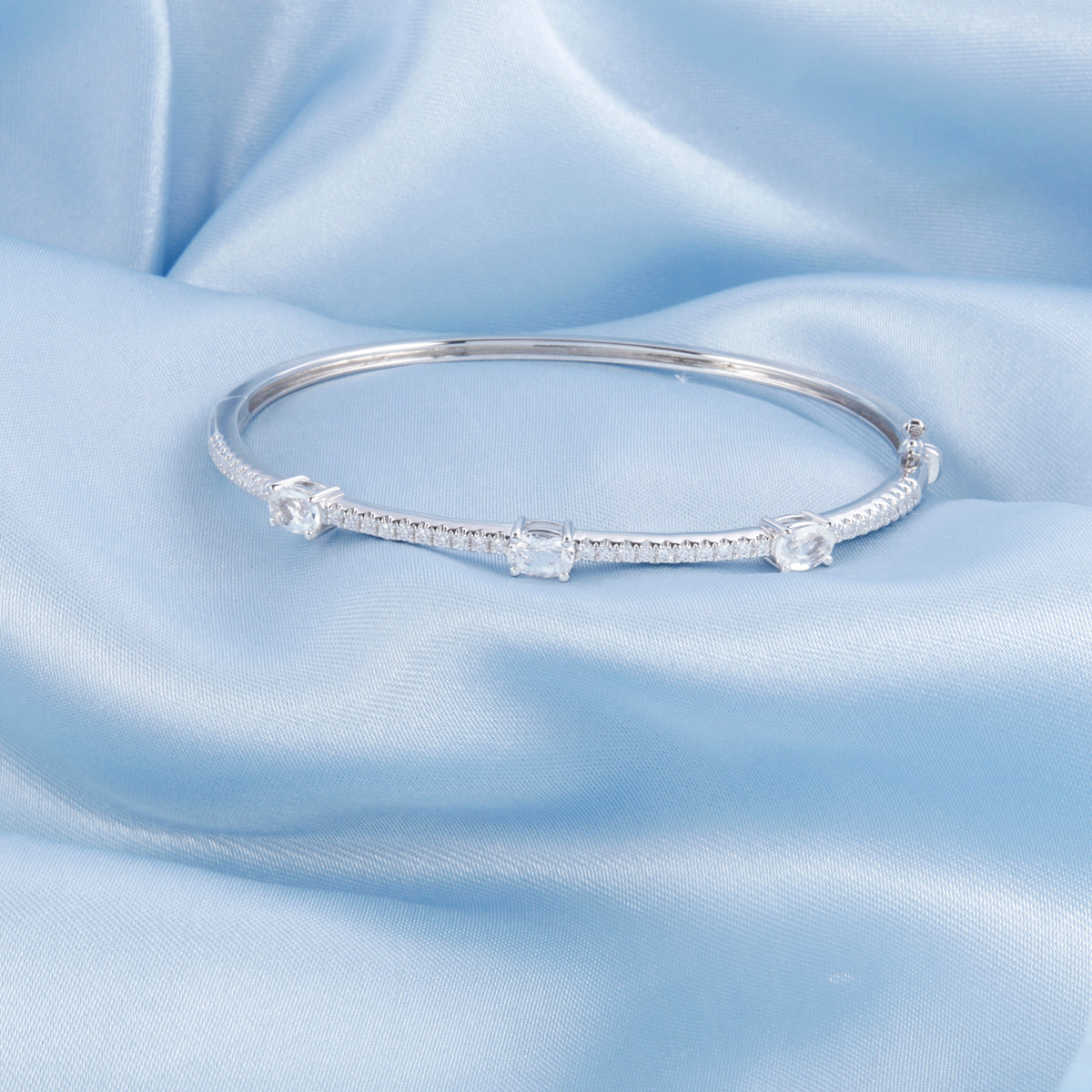 Statement Oval Bangle