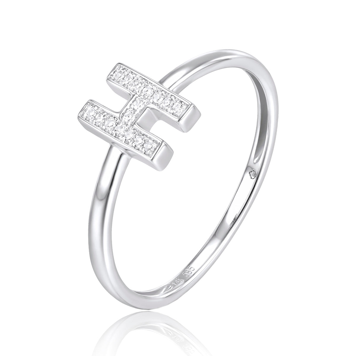 Block Initial Ring blends trends and timeless allure, making a distinct personalized statement.