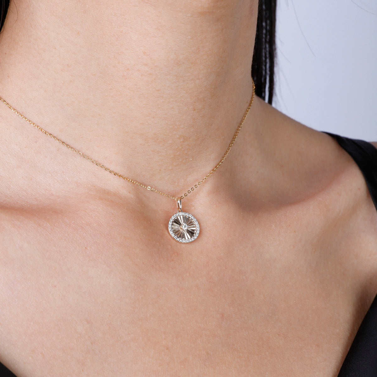 Medallion Round Necklace