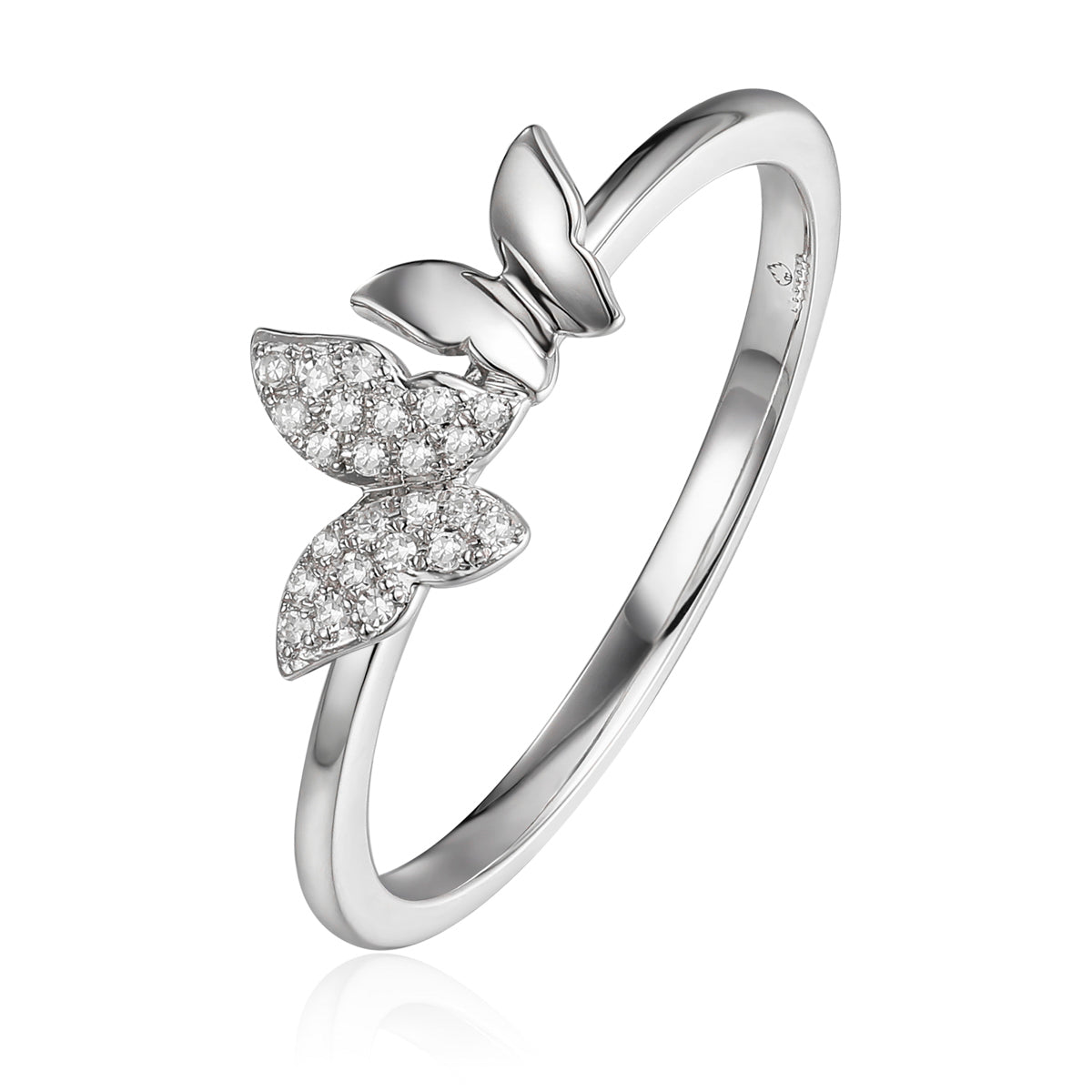 Embellished with high-quality diamonds, the intricate design of butterflies adds timeless beauty