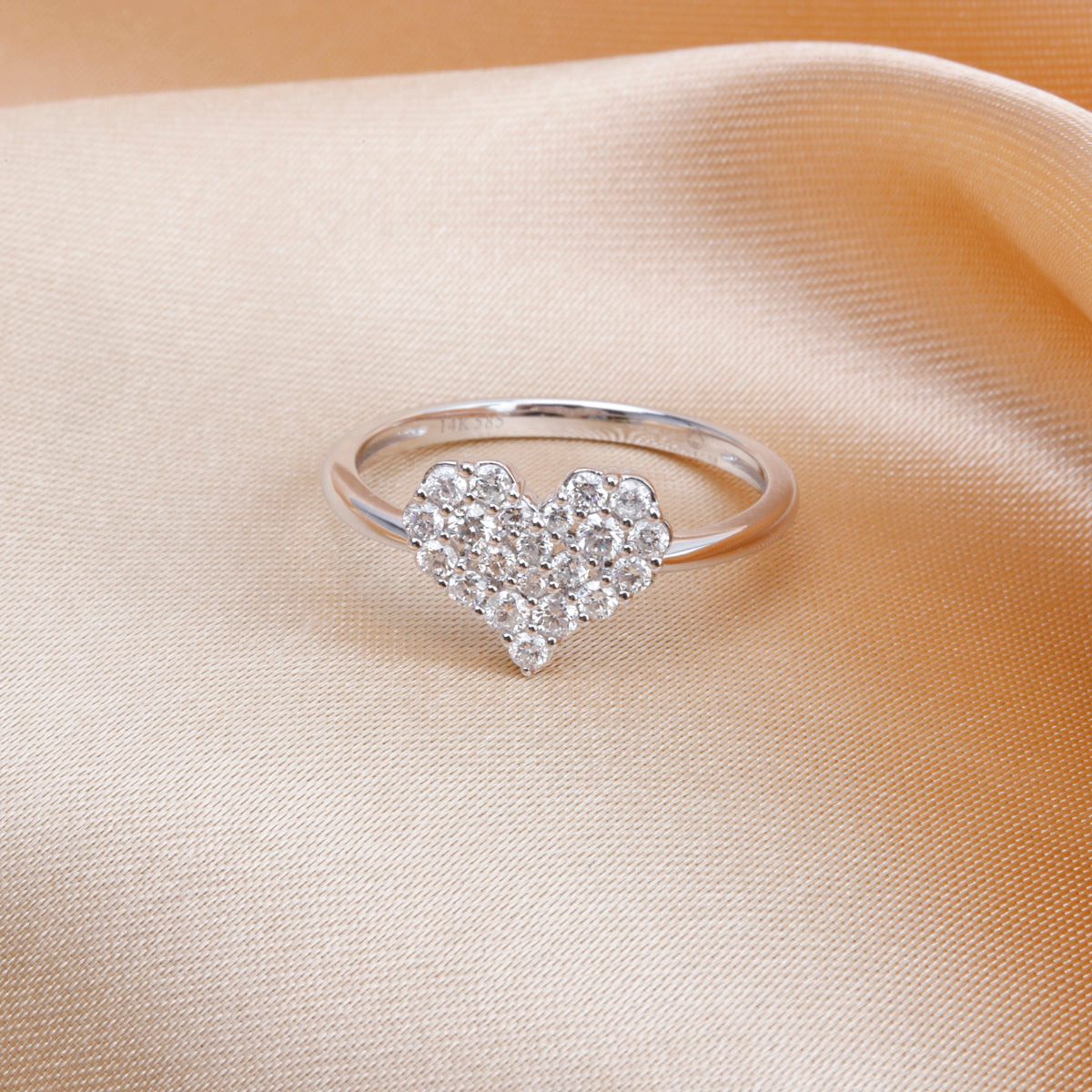 Cluster Heart Necklace Ring