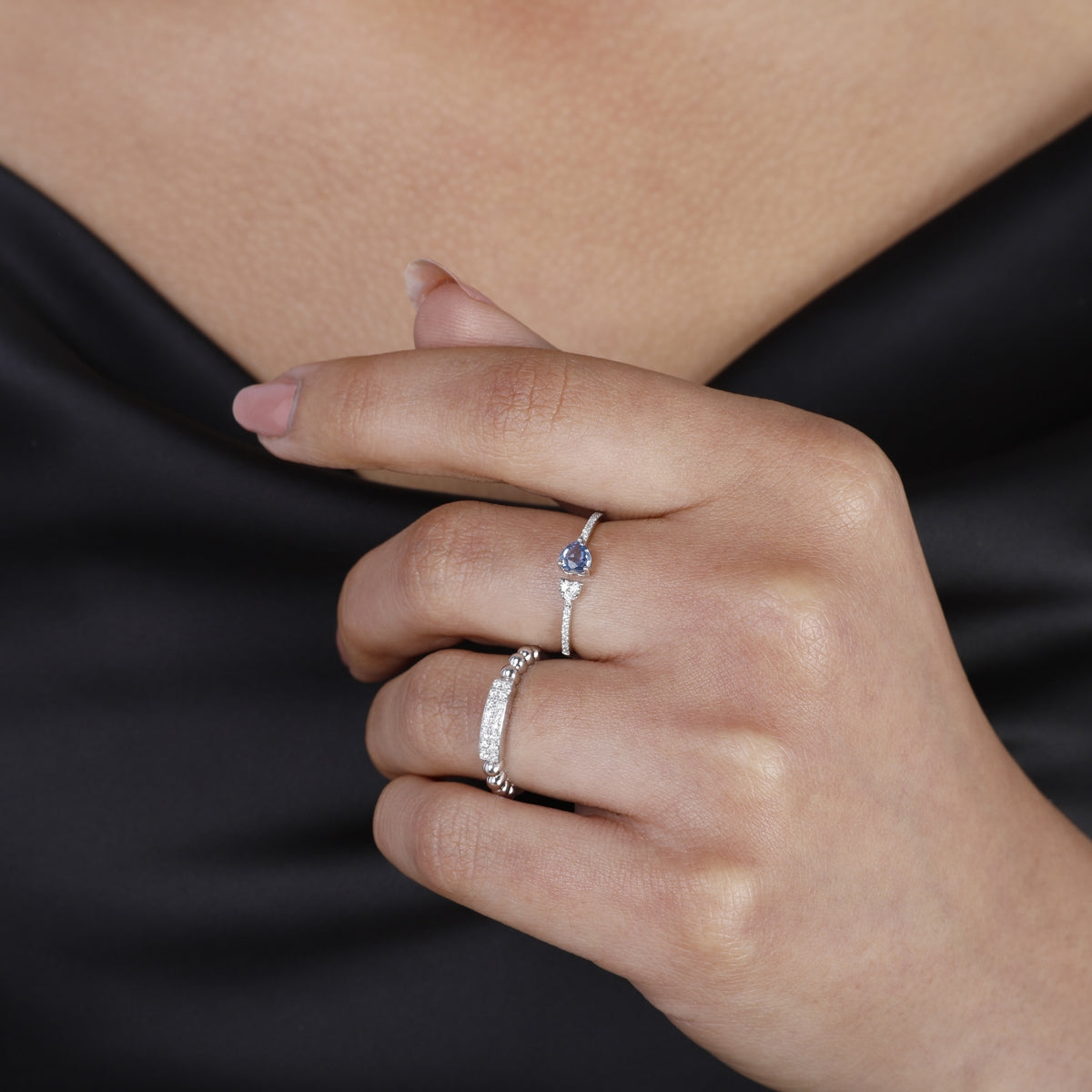 A radiant diamond bar surrounded by a bead band. Infuse edgy sophistication.